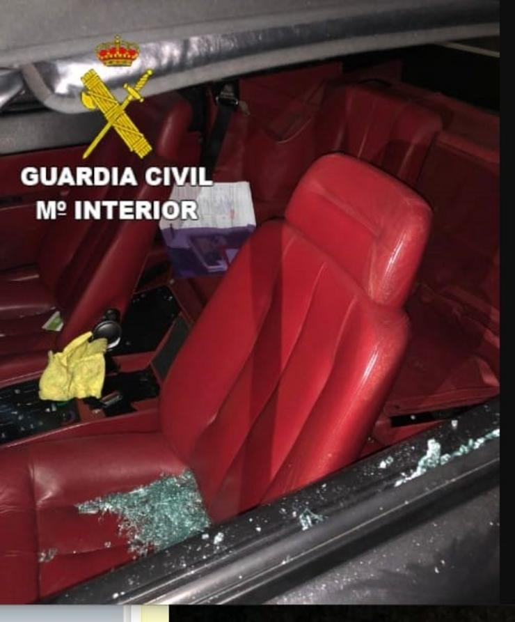 Roubo en coche. GARDA CIVIL