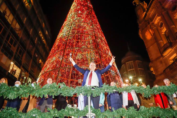 O alcalde de Vigo, Abel Caballero, durante o aceso das luces do Nadal, a 20 de novembro de 2021, en Vigo, Pontevedra, Galicia (España). A cidade conta para este nadal cunha gran nora e unha pista de xeo de 12 metros, ademais de 11 mil. Marta Vázquez Rodríguez - Europa Press
