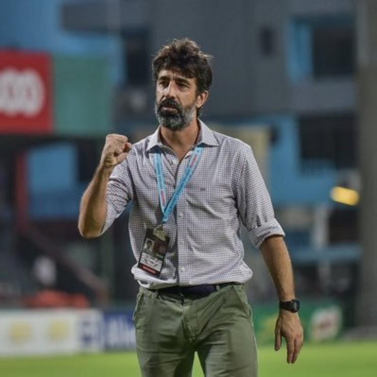 Óscar Bruzón, adestrador de fútbol galego na liga de Bangladesh/Twitter