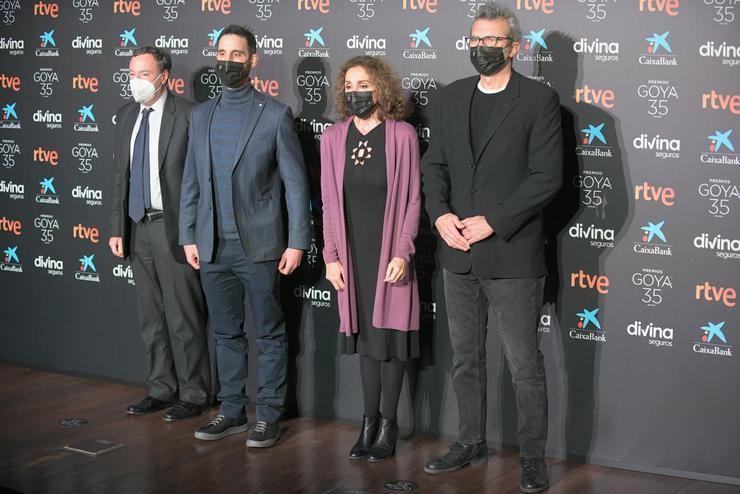 (2i-i) Dani Rovira, Ana Belén e Mariano Barroso durante a lectura dos Premios Goya 2021, en Madrid (España), a 18 de xaneiro de 2021.. José Oliva - Europa Press / Europa Press