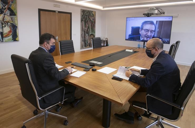 A comisión técnica do Pazo de Meirás reúnese por videconferencia coa presenza, entre outros, do secretario de Estado de Memoria Democrática, Fernando Martínez, e o conselleiro de Cultura, Román Rodríguez. CONCHI PAZ 