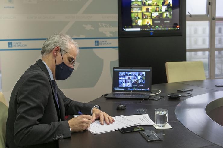 O vicepresidente segundo e conselleiro de Economía, Empresa e Innovación, Francisco Conde, participa por videoconferencia na reunión da Mesa das Pontes 