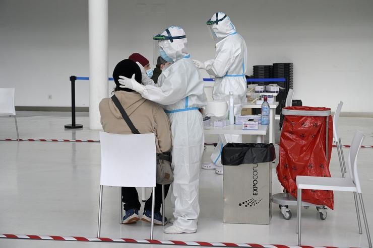 Dispositivo de cribado masivo para detectar casos asintomáticos de coronavirus na Coruña / M. Dylan - Europa Press.