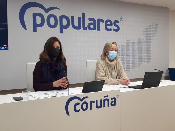 A deputada no Congreso, Tristana Moraleja, e a portavoz popular no Concello da Coruña, Rosa Galego. PP 