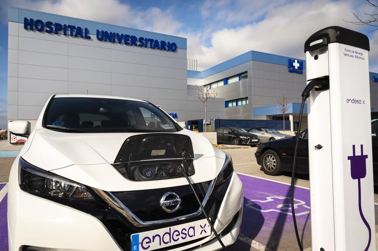 Puntos de recarga de Endesa para coches eléctricos no Hospital da Esperanza de Santiago / ENDESA.
