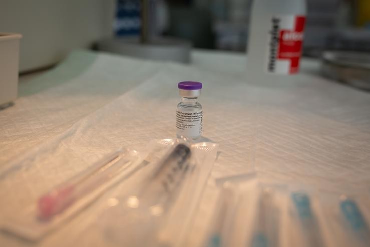 Arquivo - Cvirus.- As residencias poden ampliar a tres as visitas sen ter 'o 100%' de traballadores e usuarios vacinados. David Zorrakino - Europa Press - Arquivo 