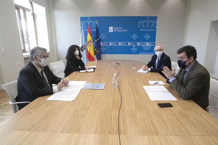 O conselleiro de Cultura, Educación e Universidade, Román Rodríguez,, reúnese co novo presidente da Confederación de Empresarios de Galicia (CEG), Juan Vieites. CONCHI PAZ 