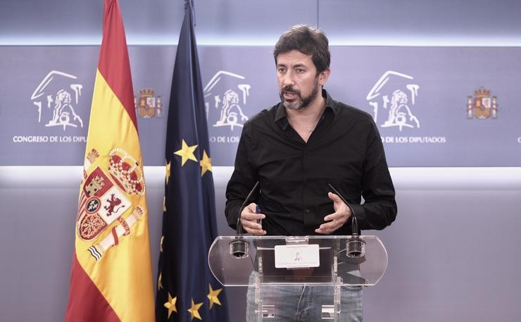 O deputado de Galicia en Común, Antón Gómez-Reino, responde os medios nunha rolda de prensa da Xunta de Portavoces convocada no Congreso dos Deputados, en Madrid, (España), a 2 de febreiro de 2021.. EUROPA PRESS/E. Parra. POOL - Europa Press / Europa Press