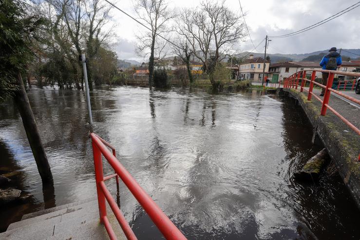 Inundación froito da crecida do Río Miñor ao seu paso por Gondomar, Pontevedra, Galicia, a 18 de febreiro de 2021. O Río Miñor  rexistrou un "incremento significativo" do seu caudal, ao presentar valores por encima dos limiares establecido. Marta Vázquez Rodríguez - Europa Press