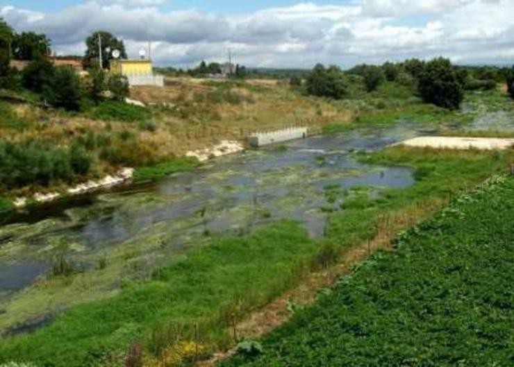 O río Limia ao seu paso por Bande (Ourense) este luns. CONFEDERACIÓN HIDROGRÁFICA MIÑO-SIL