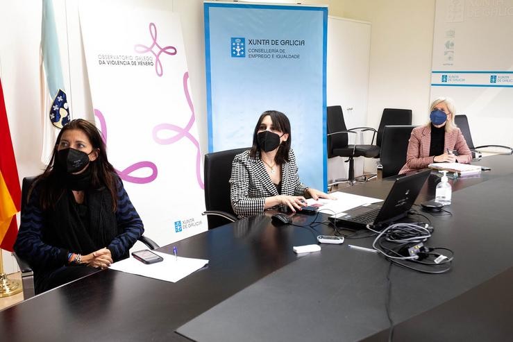 A conselleira de Emprego e Igualdade, María Jesús Lorenzana, reúnese co Colexio Oficial de Xestores Administrativos de Galicia 