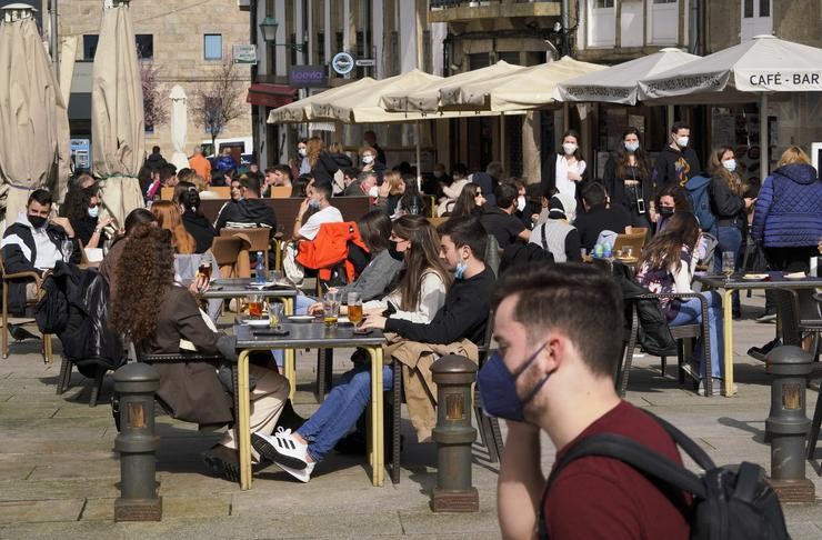 Terraza en Santiago de Compostela / Álvaro Ballesteros - Europa Press.