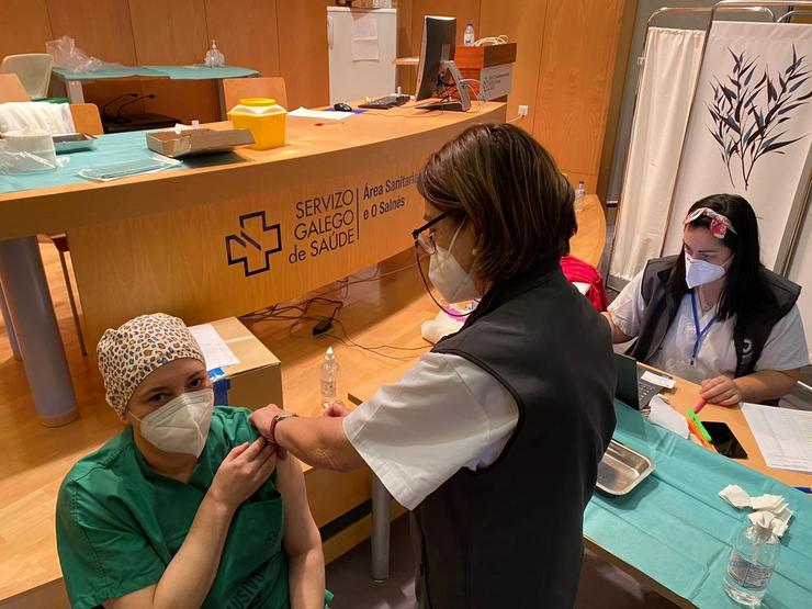 O Sergas inicia a administración da segunda dose da vacina a profesionais sanitarios. SERGAS 