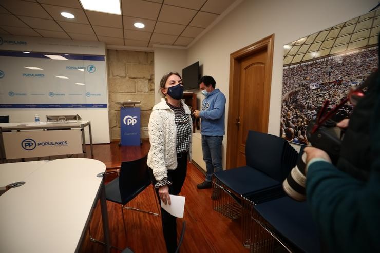 A ata agora delegada territorial da Xunta en Pontevedra, Luisa Piñeiro, tras a rolda de prensa na que presentou a súa renuncia ao cargo, na sede provincial do PP en Pontevedra.. Beatriz Ciscar - Europa Press 