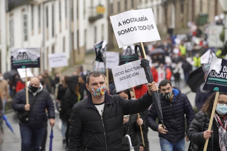 Traballadores do sector hostaleiro maniféstanse fronte á Xunta de Galicia.. Álvaro Ballesteros - Europa Press / Europa Press