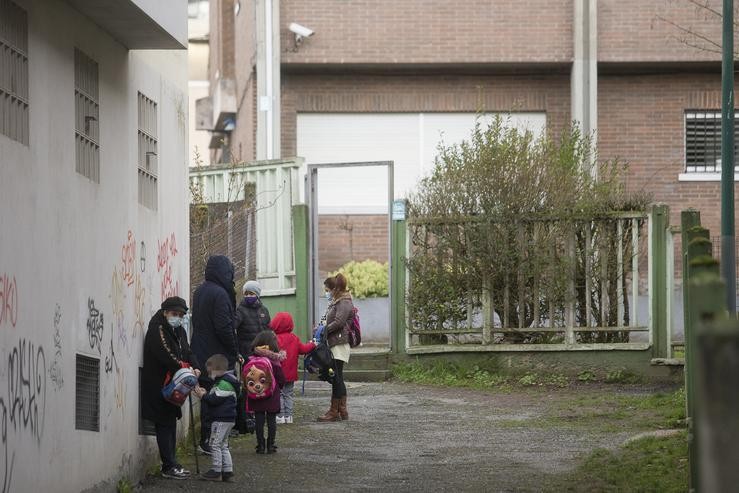 Nenos acoden ao CEIP Paradai, en Lugo 