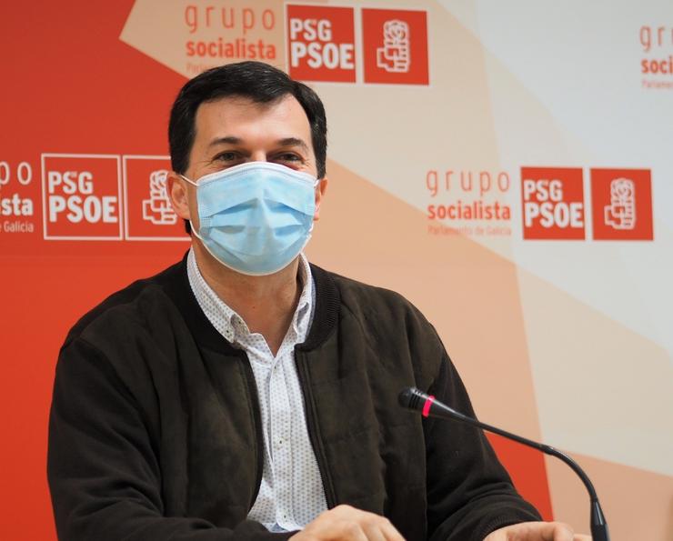 O secretario xeral do PSdeG, Gonzalo Caballero, en rolda de prensa no Parlamento de Galicia. PSDEG 