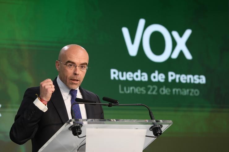 O vicepresidente primeiro do Comité de Acción Política e eurodeputado de Vox, Jorge Buxadé, ofrece unha rolda de prensa tras a celebración do comité. Marta Fernández - Europa Press