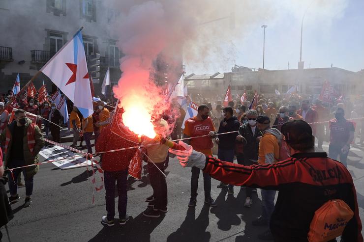 Manifestantes percorren as rúas da Coruña 