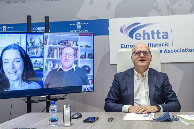 Videoconferenida Manuel Baltar (Presidente Da Ethha) Con Catherine Lloyd (Secretaria da Ethha) E Paul Simons;. DEPUTACIÓN DE OURENSE