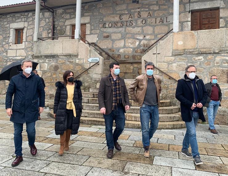 Os socialistas Rafael Rodríguez Villarino, Carmen Dacosta, Gonzalo Caballero, Ramón Alonso, e Juan Carlos Francisco Rivera en Entimo (Ourense). PSDEG 