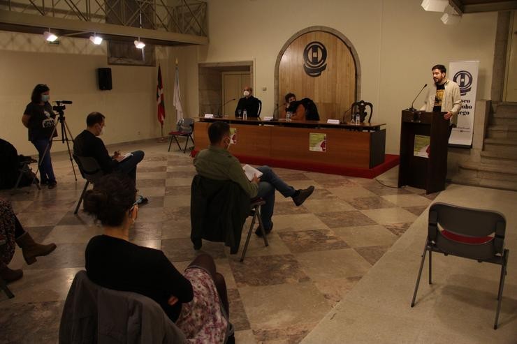  Relatorio organizado por Semente e Ikastolen Elkartea en Santiago sobre educación  / remitida