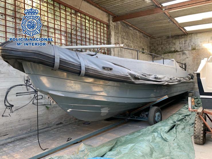 Lancha preparada para o narcotráfico intervida pola Policía Nacional en Ribeira / Policía Nacional.