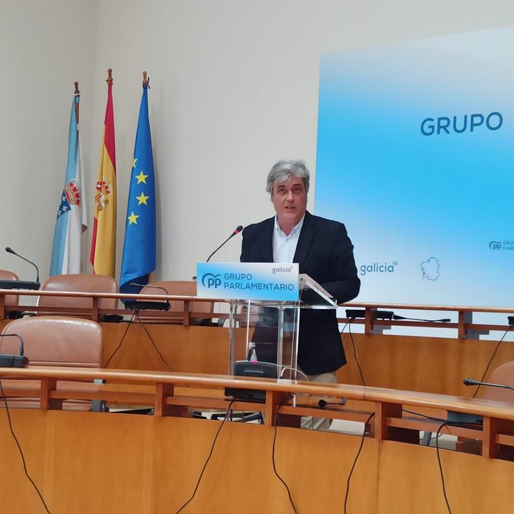 O portavoz parlamentario do PPdeG, Pedro Puy, en rolda de prensa 