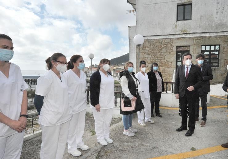 O presidente provincial, Valentín González Formoso, nunha visita aos servizos de axuda no fogar. TORRECILLA 