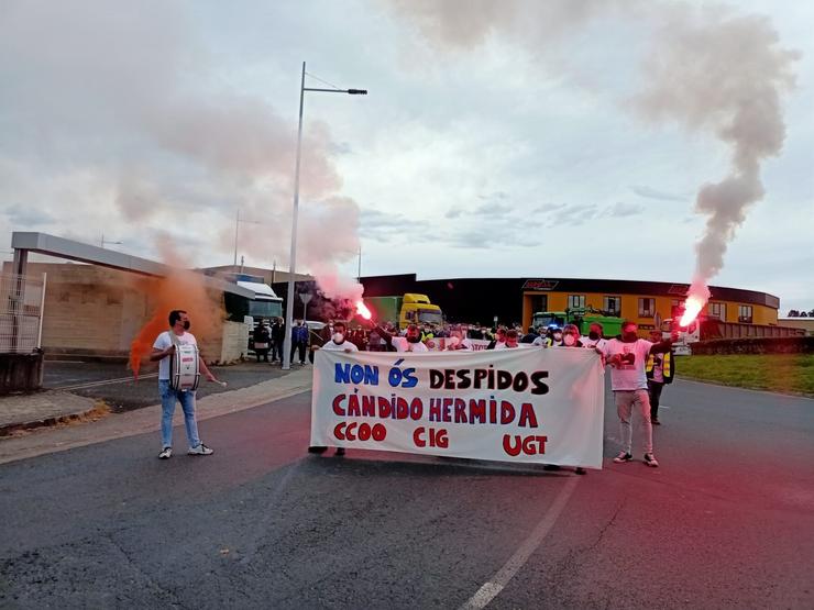 Manifestación dos traballadores despedidos de Cándido Hermida. / Europa Press