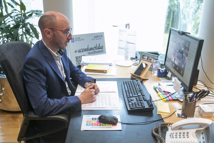 O director xeral de Familia, Infancia e Dinamización Demográfica, Jacobo Rei, agarraches por videoconferencia á reunión da Comisión Sectorial para o Reto Demográfico.. XUNTA / CONCHI PAZ / Europa Press