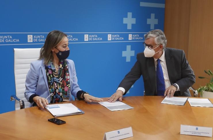 A conselleira de Infraestruturas e Mobilidade, Ethel Vázquez, e o presidente da CEG, Juan Vieites. XUNTA / Europa Press
