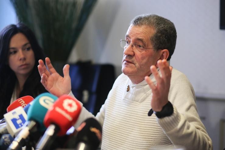 O líder dos Miguelianos, Miguel Rosendo, en declaracións aos medios / Ricardo Rubio - Arquivo
