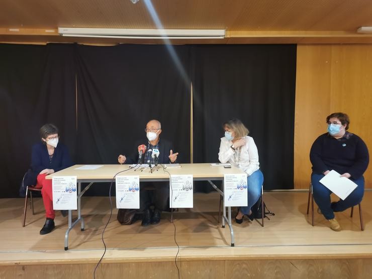 O portavoz de SOS Sanidade Pública, Manuel Martín; a secretaria de CIG-Saúde, María Xosé Abuín; a responsable de Servizo Sociais de CC.OO. En Galicia, Maica Bouza; e a deputada autonómica do BNG Iria Carreira. / Europa Press