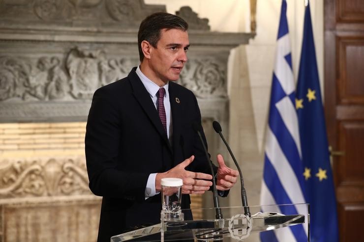 O presidente do Goberno, Pedro Sánchez, en Atenas (Grecia), tras a súa reunión co primeiro ministro grego, Kyriacos Mitsotakis. POOL MONCLOA