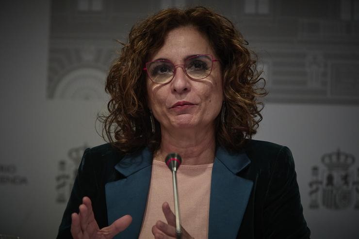 A ministra de Facenda e portavoz do Goberno, María Jesús Montero, presenta os compoñentes sobre fiscalidade, loita contra a fraude fiscal e eficacia do gasto público incluídos no Plan de Recupeación este luns.. Jesús Hellín - Europa Press