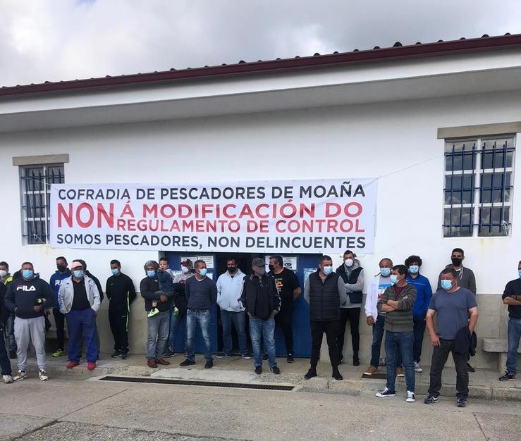 Protesta de mariñeiros galegos contra o novo regulamento europeo de control da actividade pesqueira, que afecta a marisqueo e pesca artesanal. 