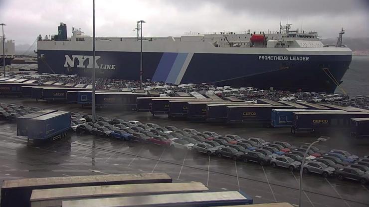 O buque ro-ro 'Prometheus Leader', tras pasar a corentena por un brote de Covid da variante india, no peirao de Bouzas, en Vigo.. PORTO DE VIGO 