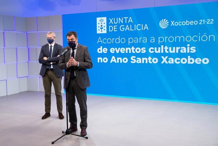 O vicepresidente primeiro, Alfonso Rueda, e o conselleiro de Cultura, Educación e Universidade, Román Rodríguez, comparecen ante os medios tras asinar un convenio. XUNTA 