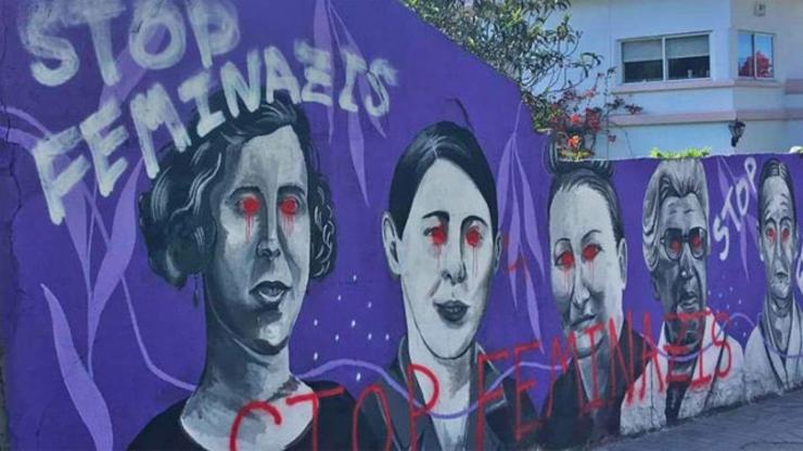 "Stop Feminazis" foi a mensaxe que escribiron no mural feminista da Gran Vía de Vigo / Tuiter