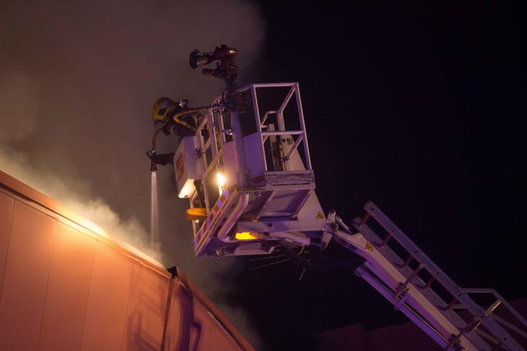 Incendio nunha nave industrial e almacén de xamóns e embutidos, Jamones Francisco Otero 