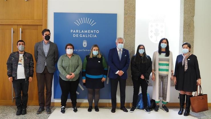Santalices recibe a unha delegación de persoas trans. PARLAMENTO DE GALICIA 