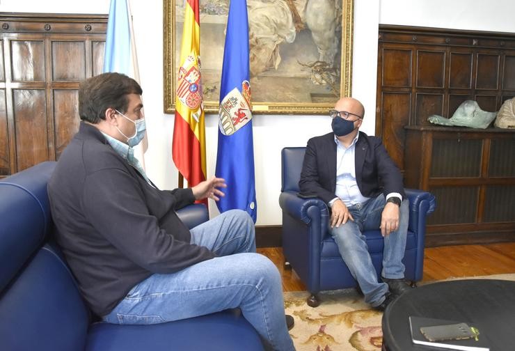 O presidente da Deputación de Ourense, Manuel Baltar, reúnese co presidente do Club Ourense Baloncesto, Camilo Álvarez.. DEPUTACIÓN DE OURENSE / Europa Press