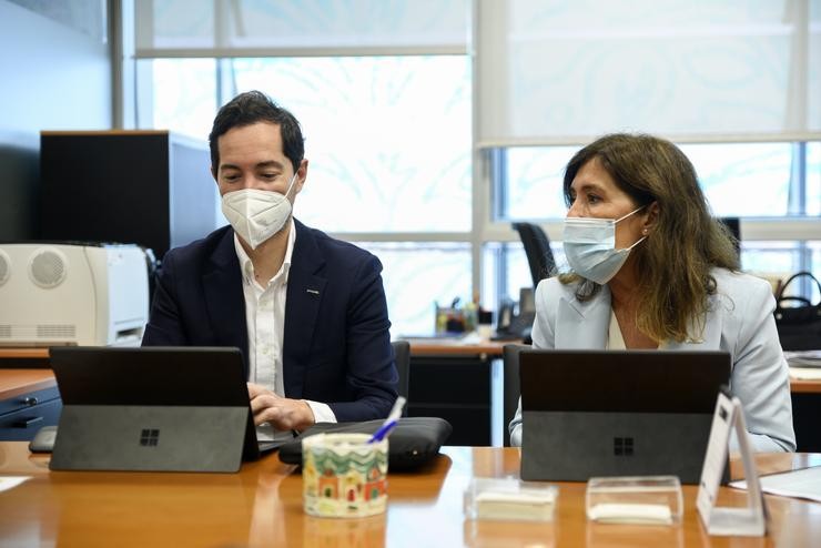 O CEO de Greenalia, Manuel García, con Beatriz Mato. Jorge Gil - Europa Press