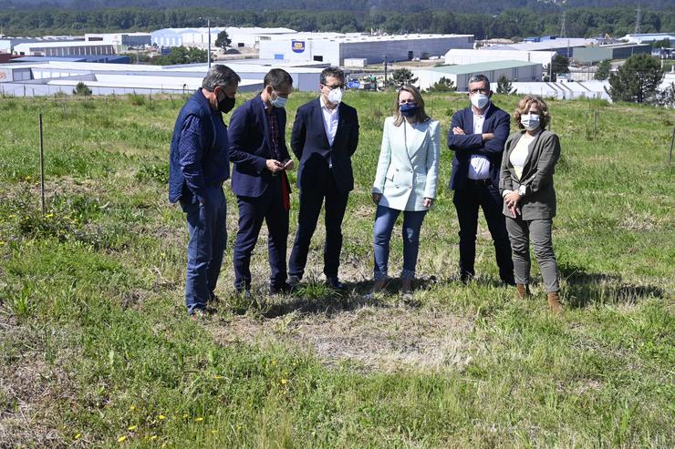 A directora xeral de Planificación Enerxética e Recursos Naturais, Paula Uría, con responsables do Clúster do Granito no Porriño (Pontevedra).. XUNTA DE GALICIA 