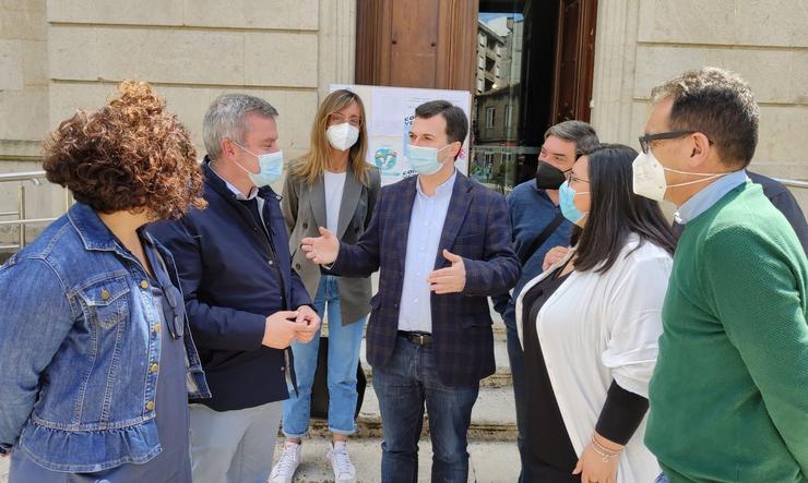 O secretario xeral do PSdeG, Gonzalo Caballero, na súa visita a Ponteareas 