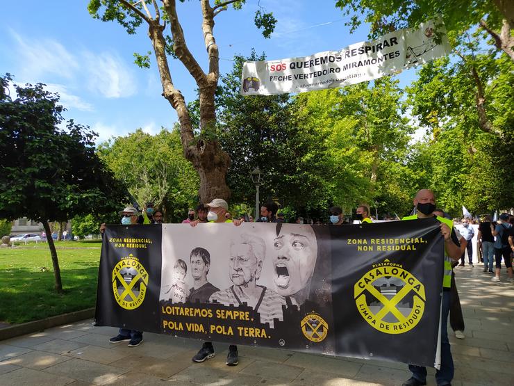 Pancarta despregada na Alameda de Santiago de Compostela, momentos previos ao comezo da marcha. / Europa Press