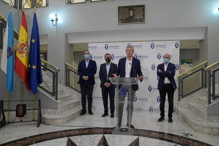 Alfonso Rueda durantela rolda de prensa tras participar nun acto na Deputación da Coruña. MONCHO FONTES / Europa Press