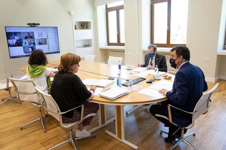 O conselleiro de Cultura, Educación e Universidade, Román Rodríguez, preside a reunión telemática do Consello Galego de Universidades.. XUNTA 