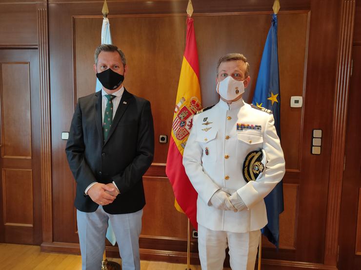 O delegado do Goberno en Galicia, José Miñones, xunto ao xa ex comandante naval do Miño, Juan Díaz Porlier.. DELEGACIÓN DO GOBERNO / Europa Press